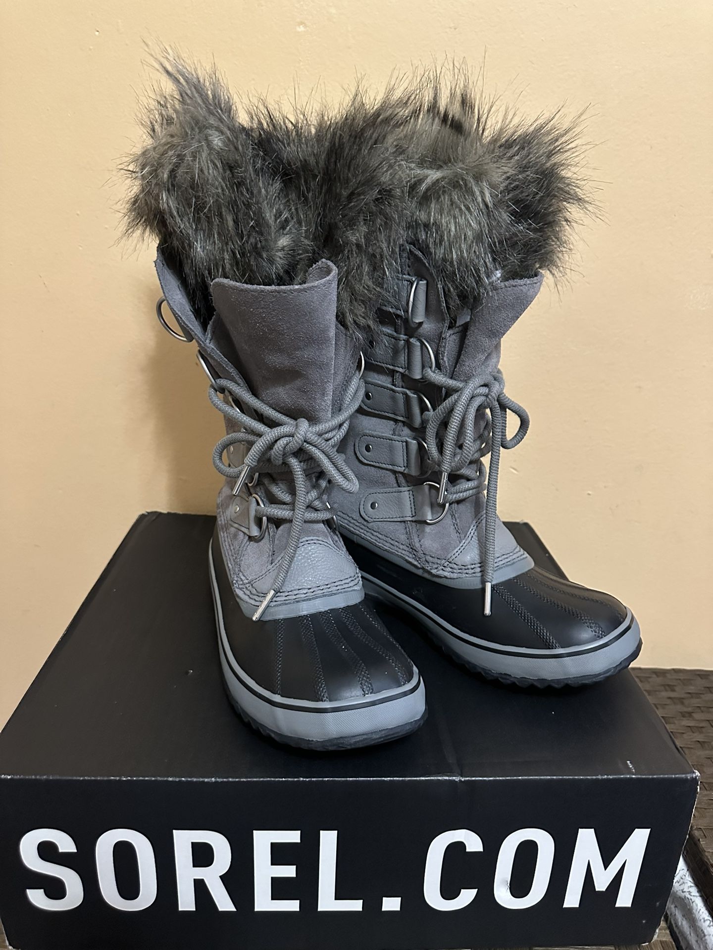 Sorel Joan of Arctic Boots for Women, Size 9 - Quarry/Black.