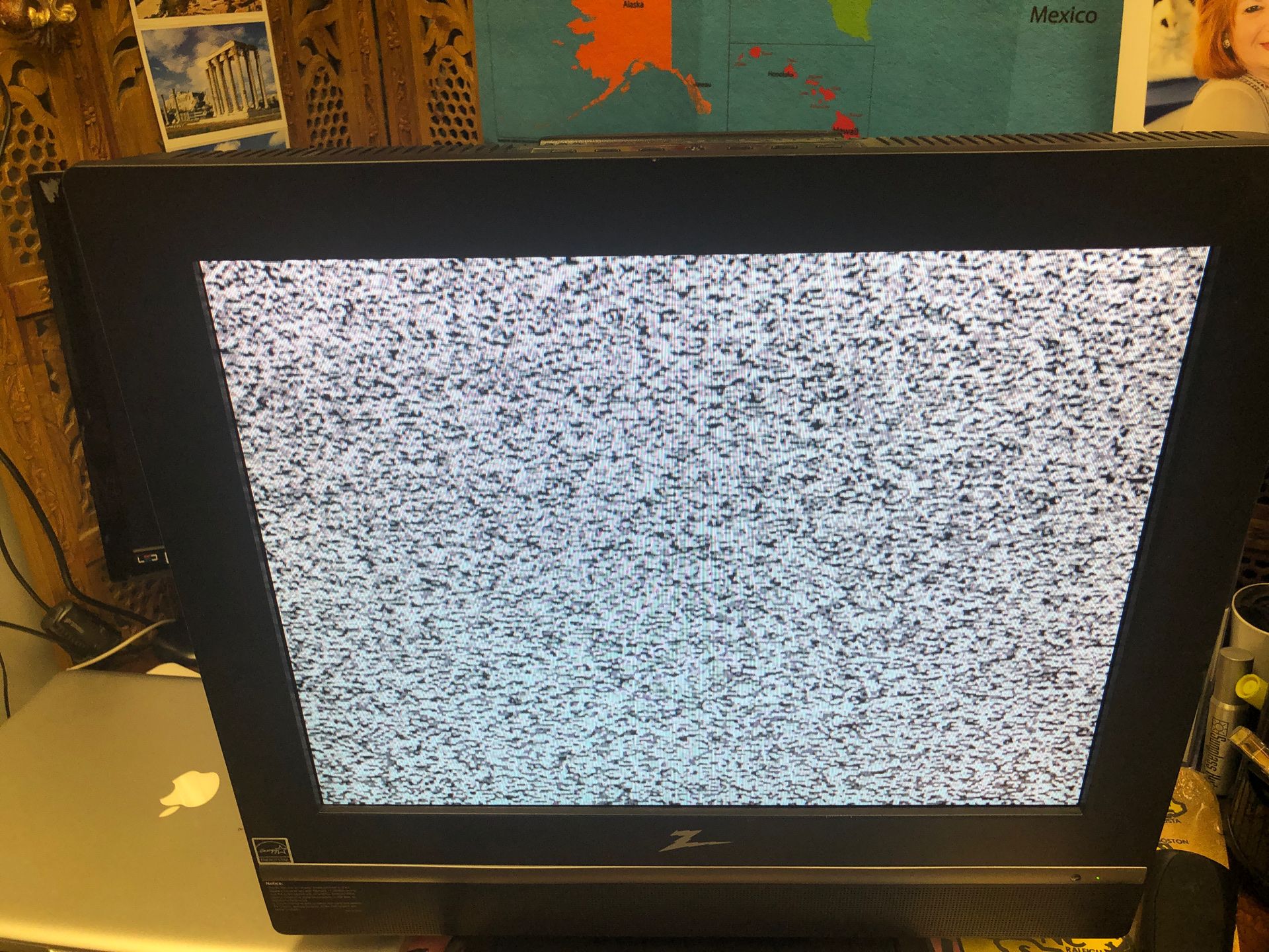 TV zenith LCD 20 “ z20lcd1 with remote