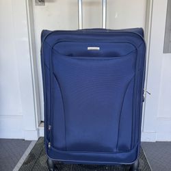 Samsonite 31” Spinner Suitcase 