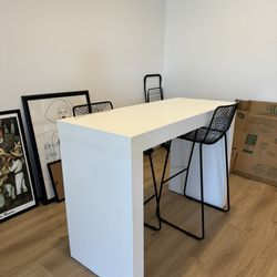 Kitchen Table/Island and Chairs