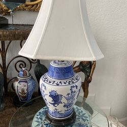 Beautiful Blue & White Antique Asian Chinese Chinoiserie Ginger Jar Koi Fish Lamp. Porcelain & Brass Symbol Finial. Wood Pedestal Stand. Nice Shade.