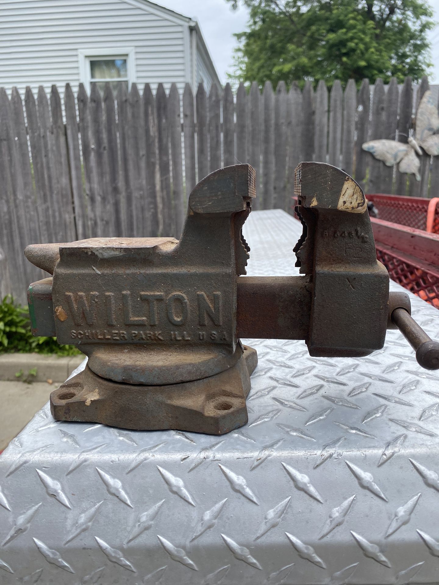 Vintage WILTON 3-1/2" Swivel Bench Vise W/ Anvil Horn Pipe Jaws 111017 USA