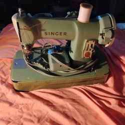Singer Sewing Machine 