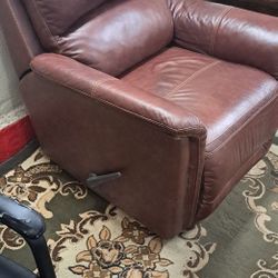 Nice Recliner.  Great Condition 