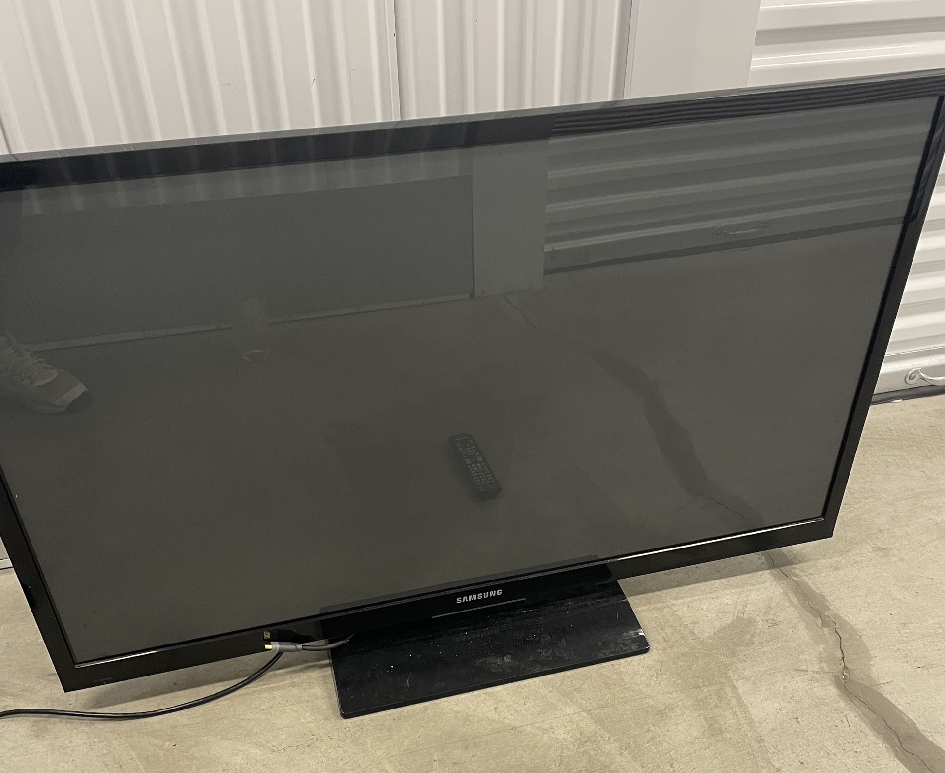 SAMSUNG 51 720p PLASMA HD TV, FLAT SCREEN PN51E450A1F