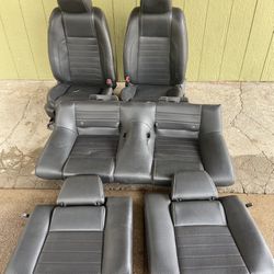 2011 MUSTANG BLACK LEATHER SEATS