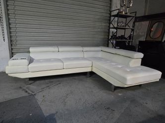 L SHAPE PEARL WHITE SECTIONAL WITH CUP HOLDERS AND STORAGE