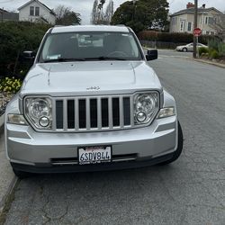 Jeep Liberty Sport SUV- low miles