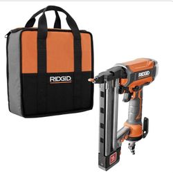 RIDGID Pneumatic 18-Gauge 1-1/2 in. Finish Stapler with Contractor's Bag Store