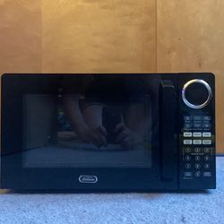 Like New! Sunbeam Microwave With Digital Keypad