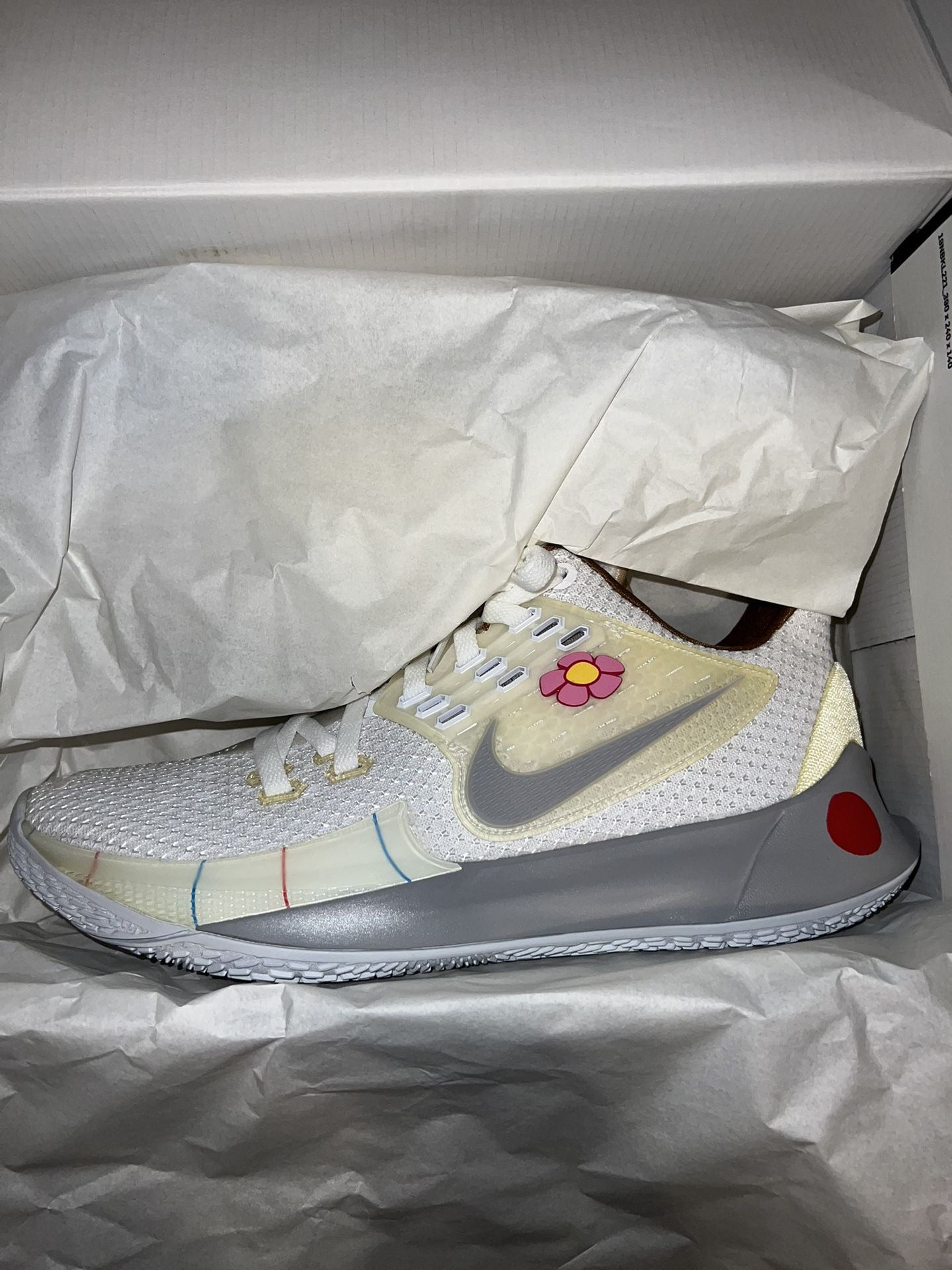 BRAND NEW NIKE KYRIE SPONGEBOB SANDY CHEEKS SIZE 13 $500