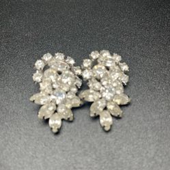 Vintage Signed KRAMER Crystal Rhinestones Clip On Earrings Wedding Evening Bling Sparkly