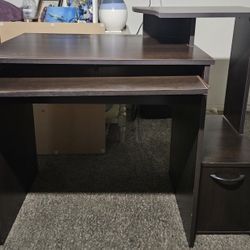 FREE COMPUTER DESK IN LA HABRA