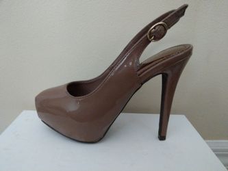 BNIB Taupe Brown Heels SZ 5.5