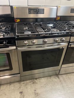 Samsung gas stove 30” inch wide/ 5 burners