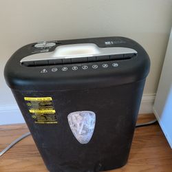 Paper Shredder By Amazon Basics 