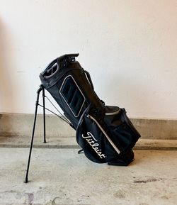 Titleist Bag w/Golf Stand