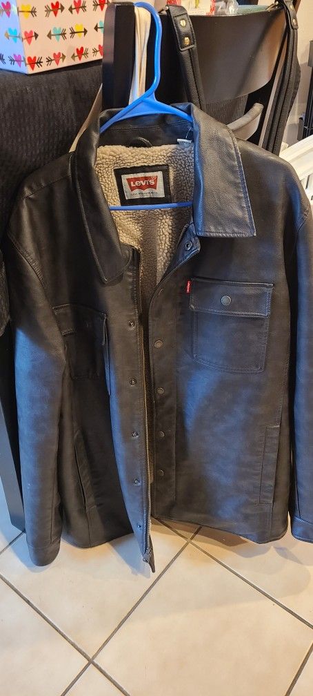 Levi's Men's Faux Leather Sherpa Lined Trucker Jacket XL