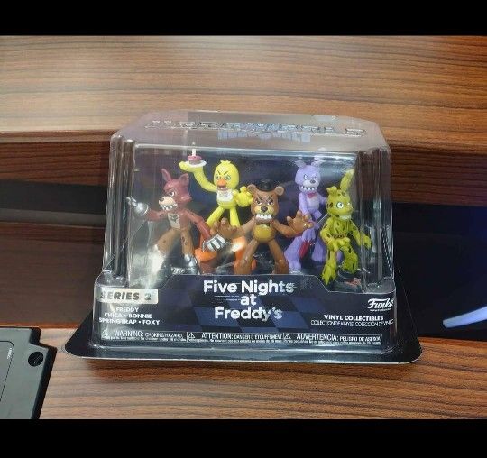 Five Nights At Freddy's / Toys