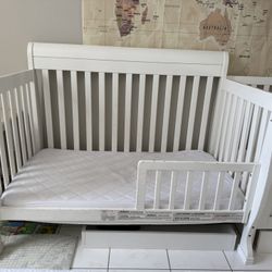 🍼 DaVinci Kalani 4-in-1 Convertible Crib + Mattress – White