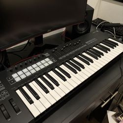 LaunchKey 49 Keyboard MIDI 