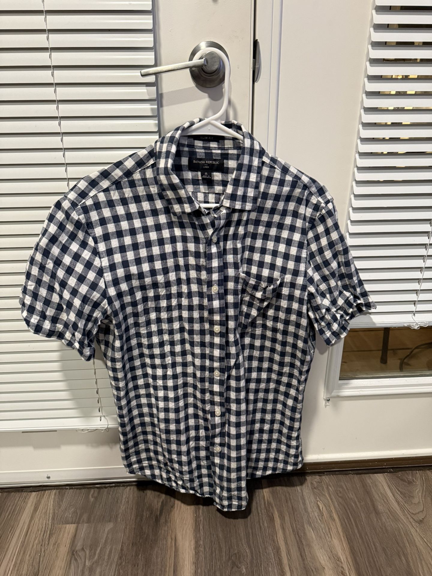 Banana Republic blue and white plaid short sleeve button up- Medium