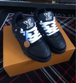 New Louis Vuitton Black & White Shoe Size 8 Men