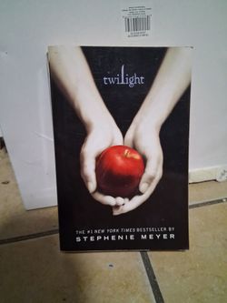Twilight by Stephenie Meyer Paperback