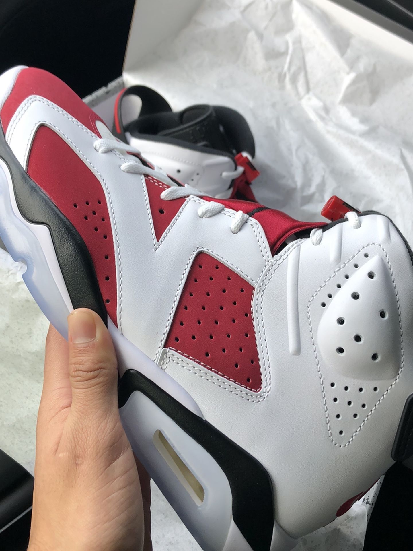 Jordan Carmine size 9, 6y,