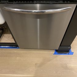 Frigidaire Gallery Stainless Steel 24” Standard Dishwasher