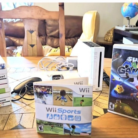 Wii Sports, Super Mario Bundle. Console, Game Lot,Controllers, Loaded