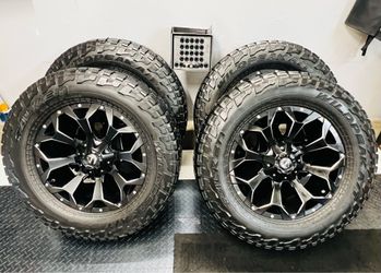 Fuel 20" Wheels & Falken Wildpeak 35/12.50/20 Tires Package with TPMS