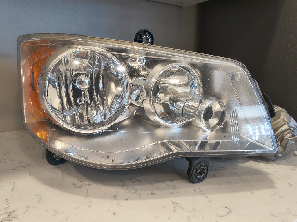 2008 - 2016 Chrysler Town And Country Dodge Caravan Headlights