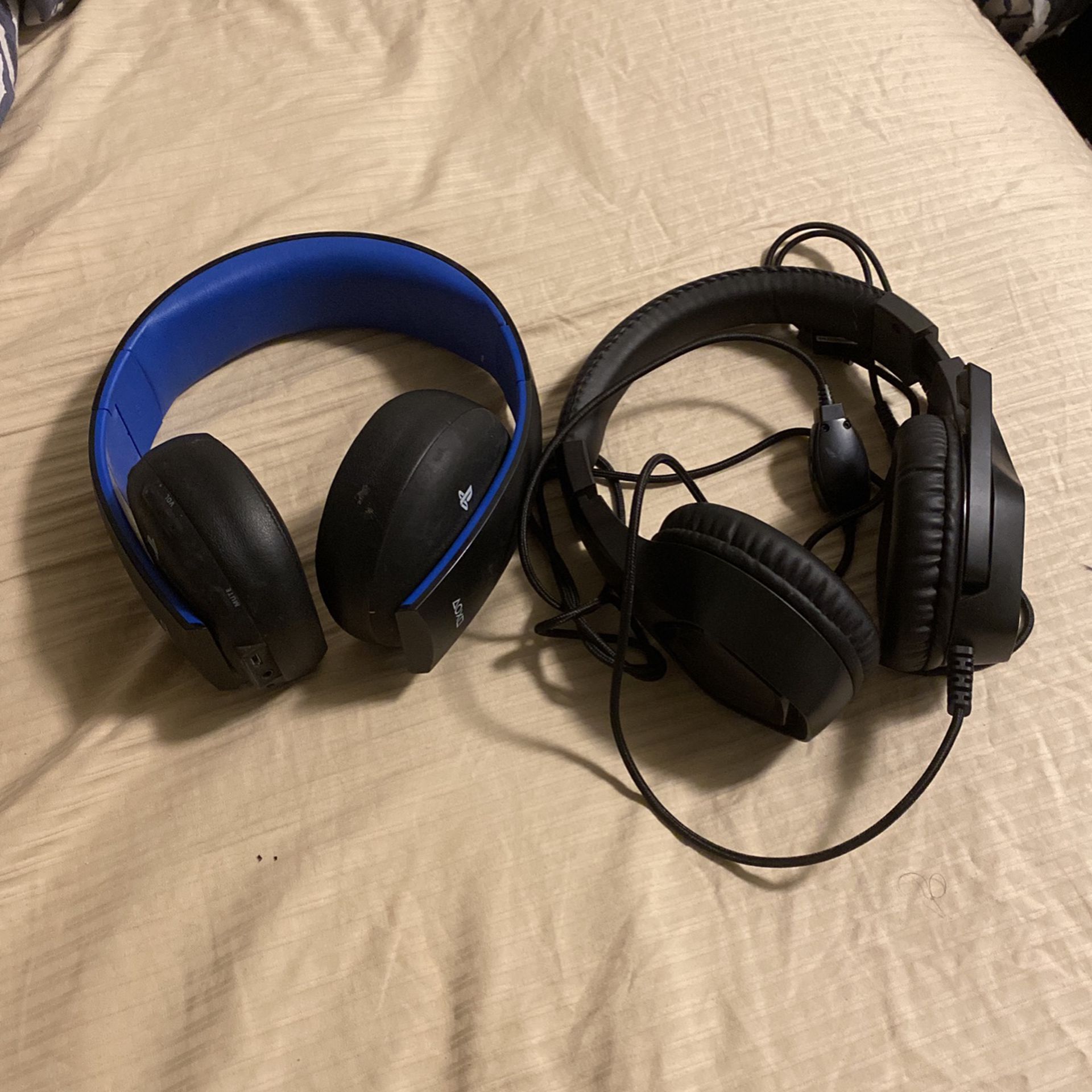 2 Headsets (wireless/wired)