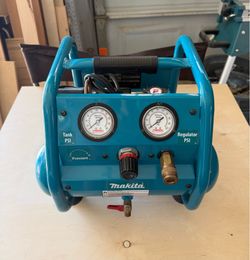 Makita AC001 Compact Air Compressor