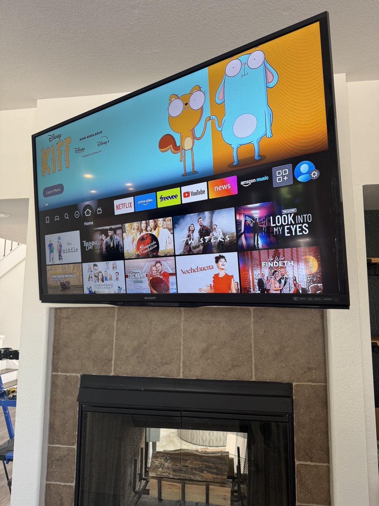 TV TV TV!! 3 TV W Wall Mount, 125-200 $ 