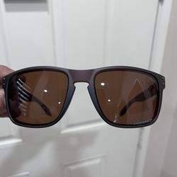 Oakley Holbrook XL Sunglasses New In Box