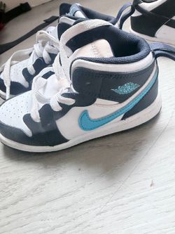 Kids shoes size 9c