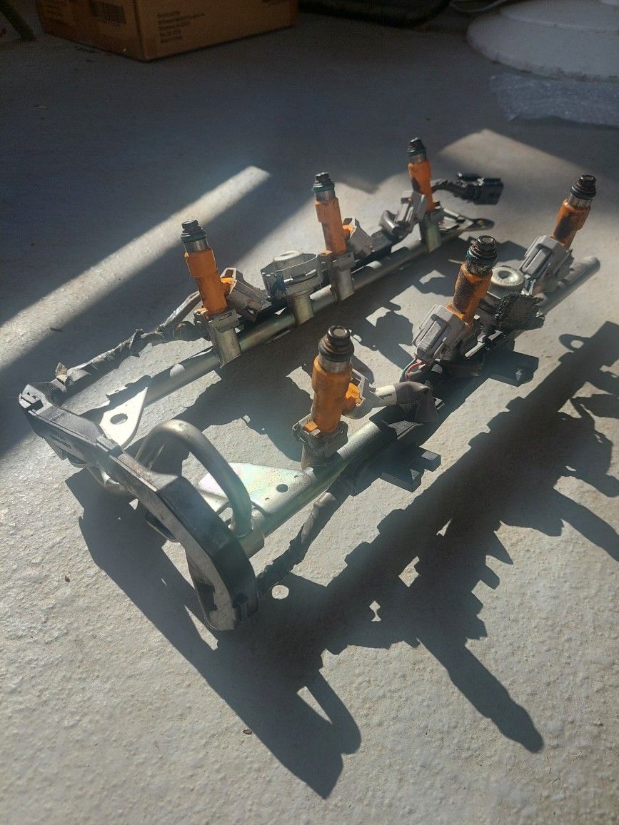 Fuel Injector rails Infiniti G37