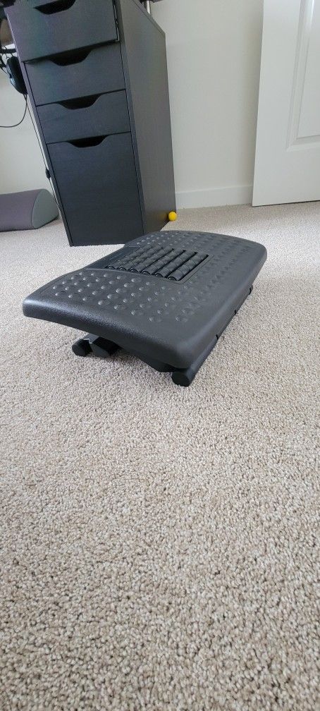 Mind Reader Office Desk Footrest