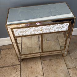 Mirror dresser