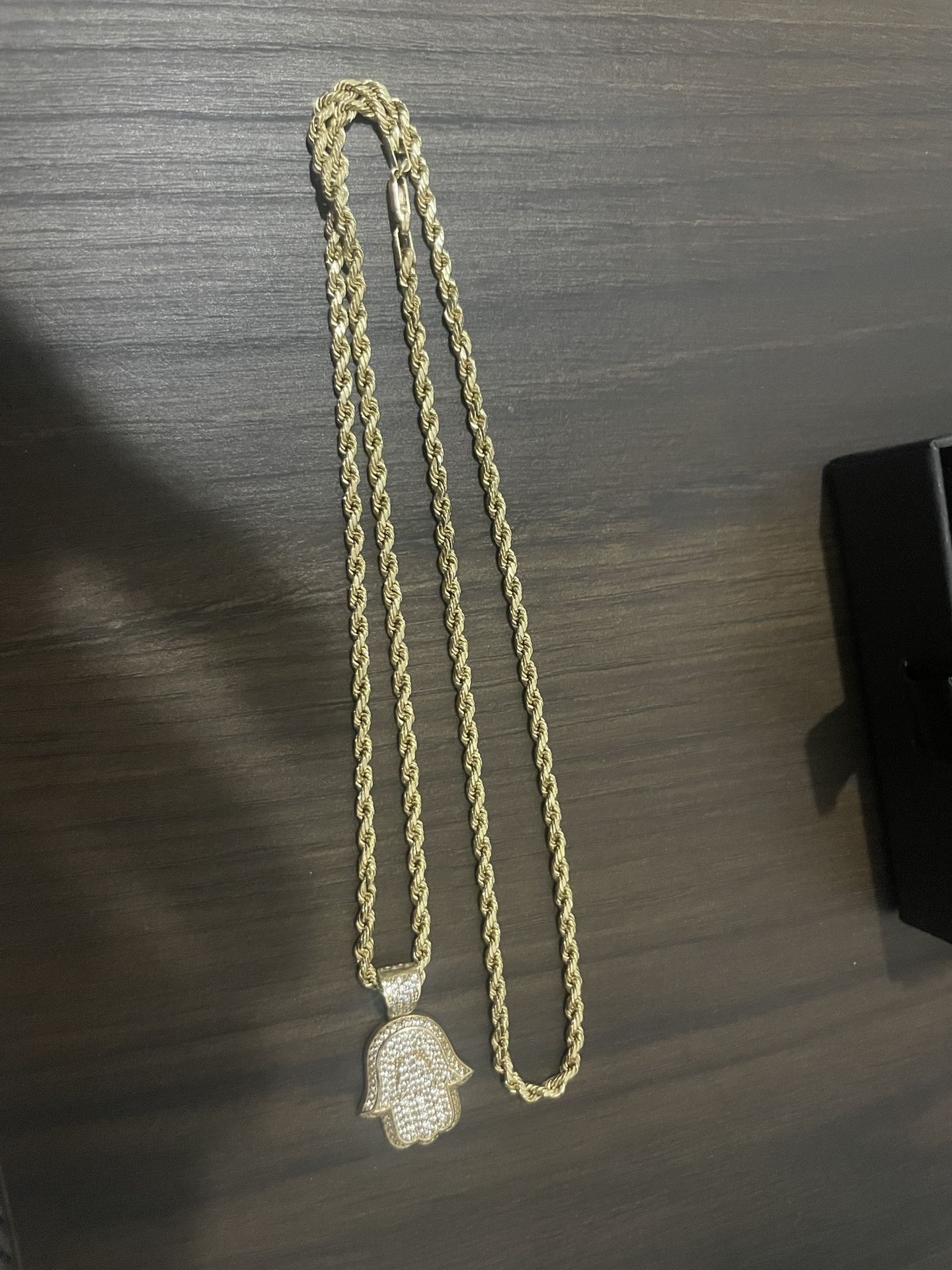 Chain w/ Pendant 