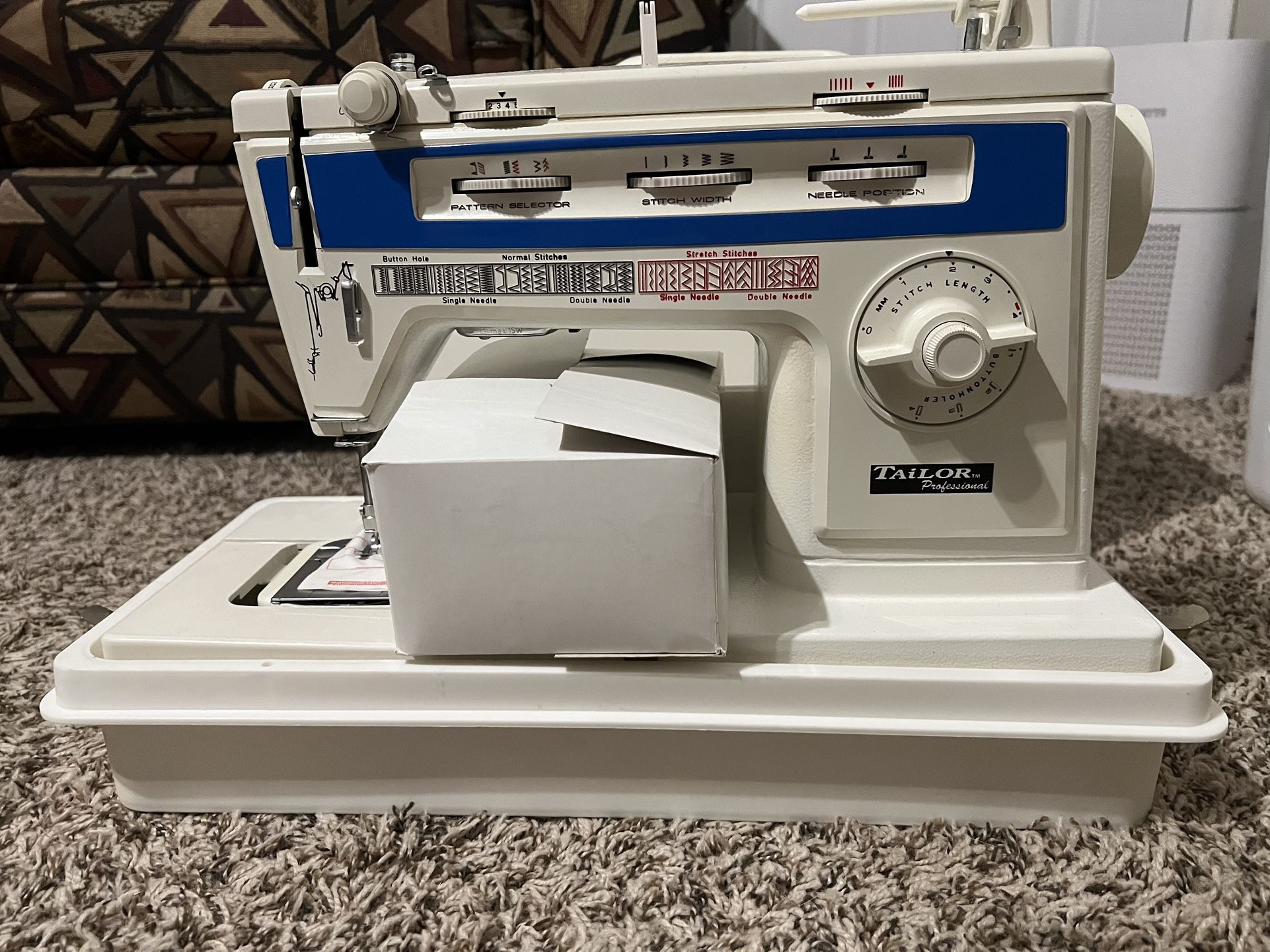 Tailor Sewing Machine Free-Arm model 935 FA (Brand New) - International Move