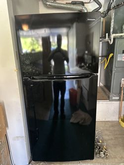 Frigidaire top-freezer refrigerator