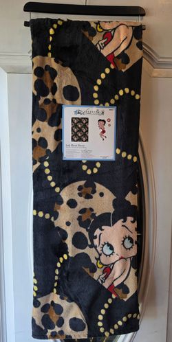 Betty Boop Soft Plush Throw Blanket