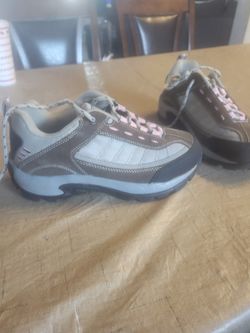 Bearpaw Shoes Size 7.5