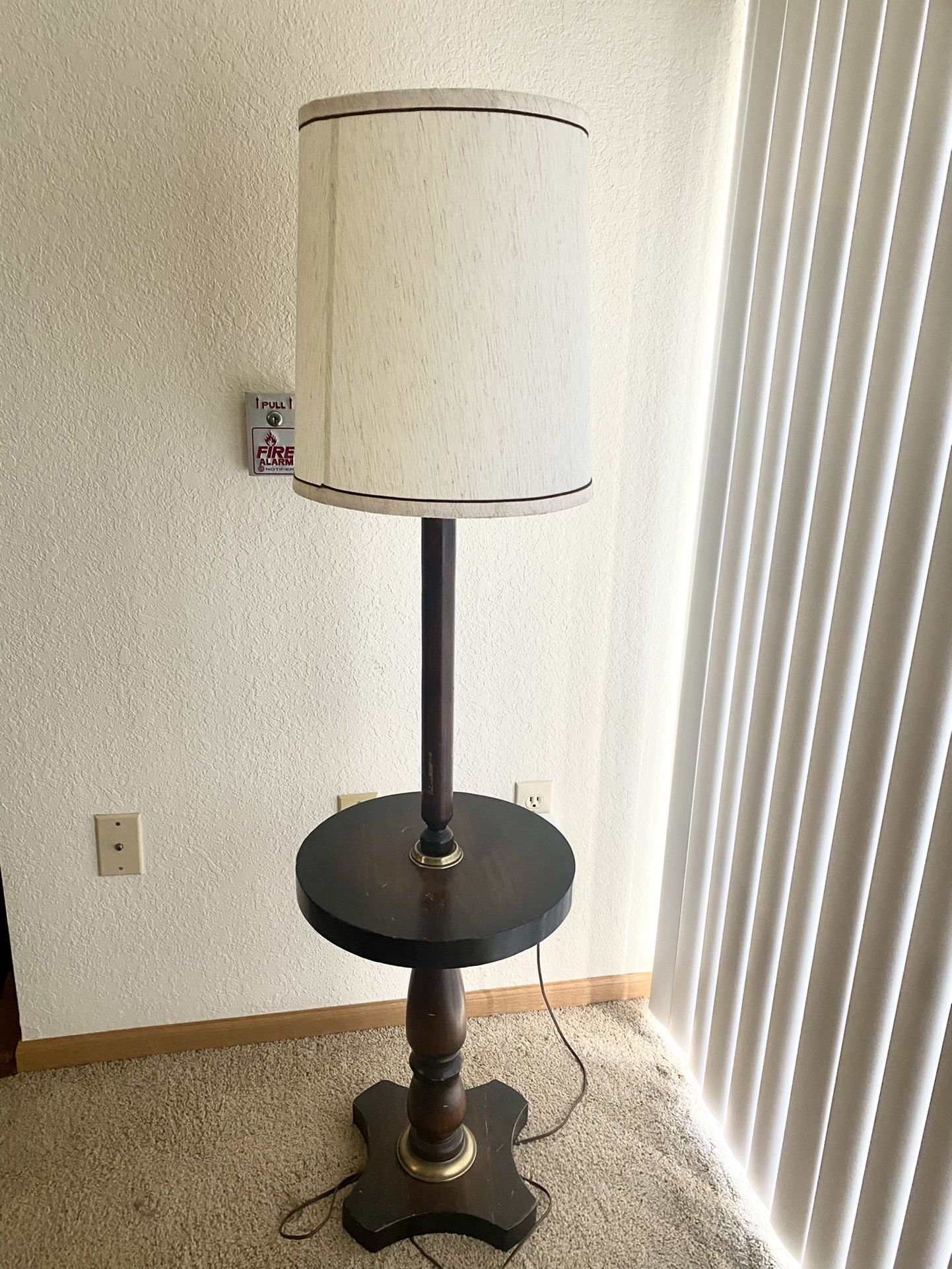 Vintage End Table With Lamp 