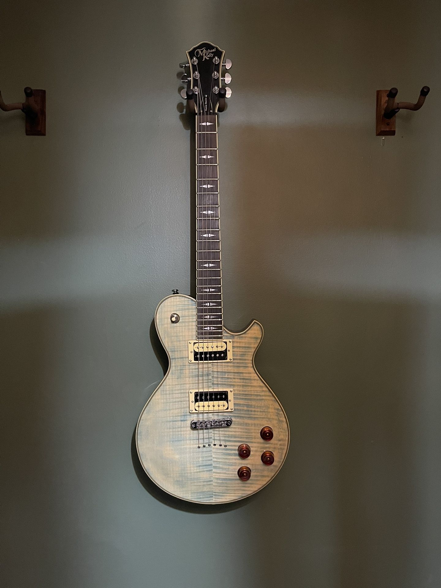 Michael Kelly Patriot Decree Coral Guitar (Lightly Used)