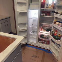 Frigidaire Refrigerator And Dispenser 