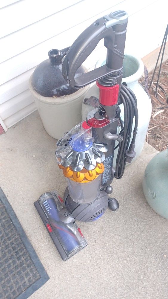 Clean Tested Dyson Small Ball UPRIGHT VACUUM